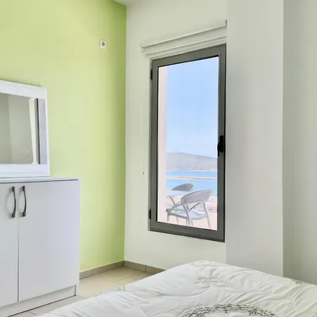 Spring Sea View Apartment