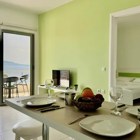Spring Sea View Apartment ساراندا