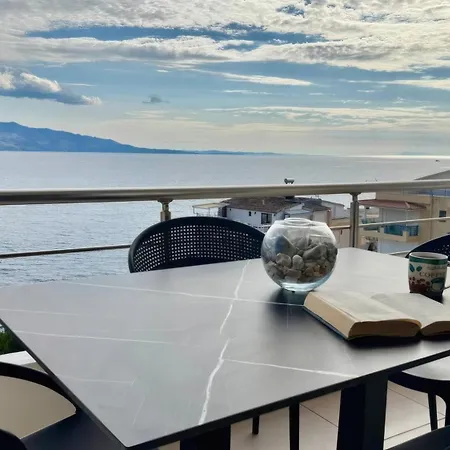 Spring Sea View Apartment شقة
