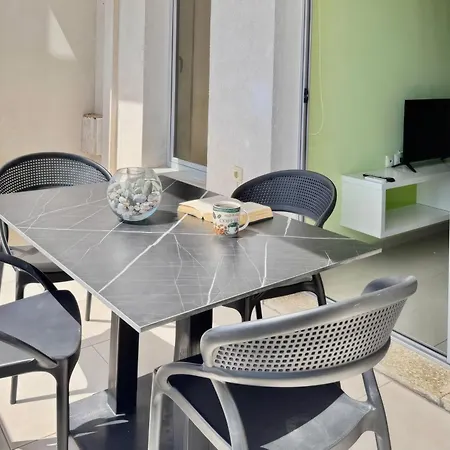 Spring Sea View Apartment شقة ساراندا